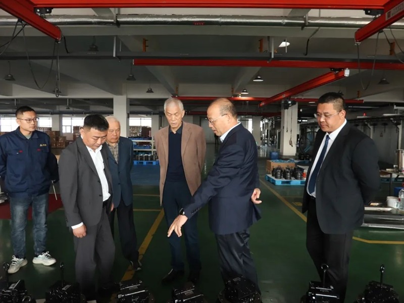 第七屆工程機(jī)械行業(yè)標(biāo)準(zhǔn)化工作會(huì)議暨2024年中國工程機(jī)械工業(yè)協(xié)會(huì)標(biāo)準(zhǔn)化工作委員會(huì)年會(huì)8.jpg 第七屆工程機(jī)械行業(yè)標(biāo)準(zhǔn)化工作會(huì)議暨2024年中國工程機(jī)械工業(yè)協(xié)會(huì)標(biāo)準(zhǔn)化工作委員會(huì)年會(huì)8.jpg